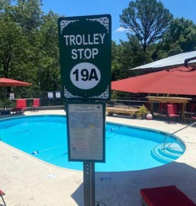 Stonegate Lodge King Bed Wifi 50 In Roku Tv Salt Water Pool Room # 101 Eureka Springs Exterior photo