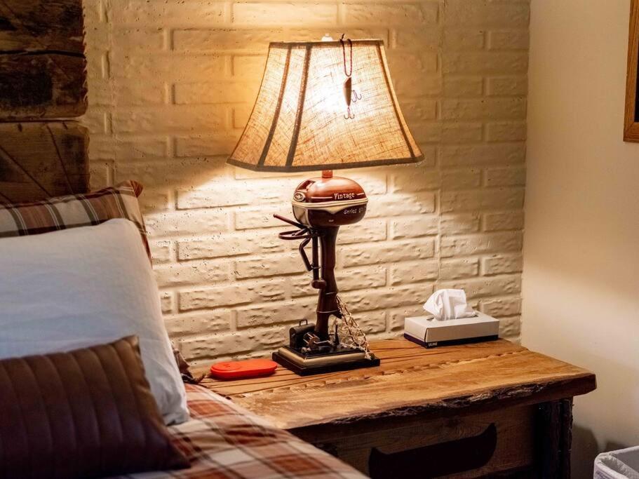 Stonegate Lodge King Bed Wifi 50 In Roku Tv Salt Water Pool Room # 101 Eureka Springs Exterior photo